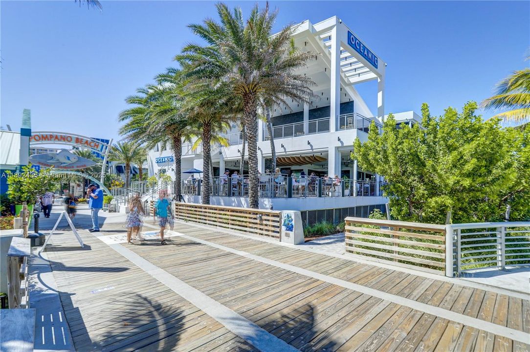 For Sale: $279,900 (2 beds, 2 baths, 948 Square Feet)