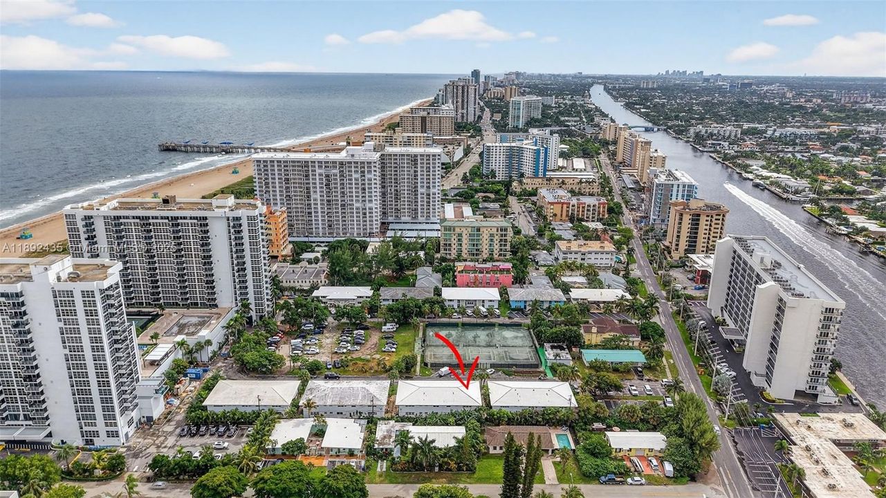 For Sale: $279,900 (2 beds, 2 baths, 948 Square Feet)