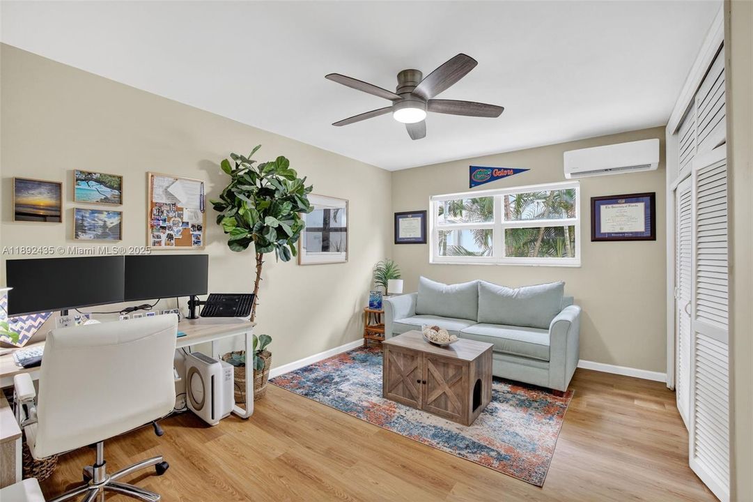 For Sale: $279,900 (2 beds, 2 baths, 948 Square Feet)