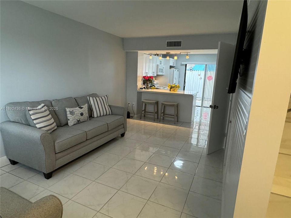 Recientemente alquilado: $2,500 (2 camas, 1 baños, 828 Pies cuadrados)