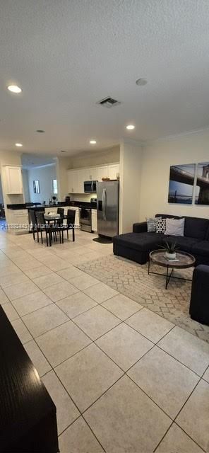 En Venta: $355,000 (3 camas, 2 baños, 1590 Pies cuadrados)