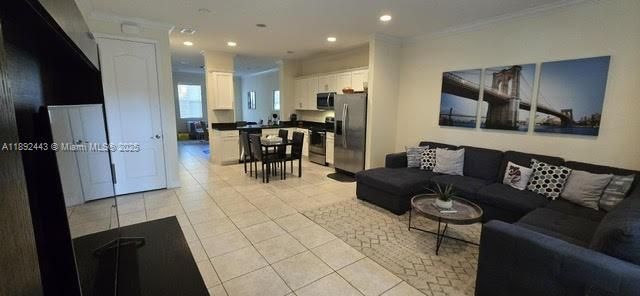 En Venta: $355,000 (3 camas, 2 baños, 1590 Pies cuadrados)