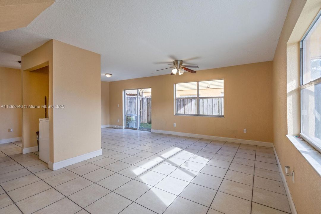 For Sale: $260,000 (3 beds, 1 baths, 1167 Square Feet)