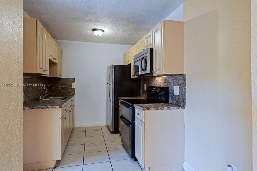 For Sale: $260,000 (3 beds, 1 baths, 1167 Square Feet)