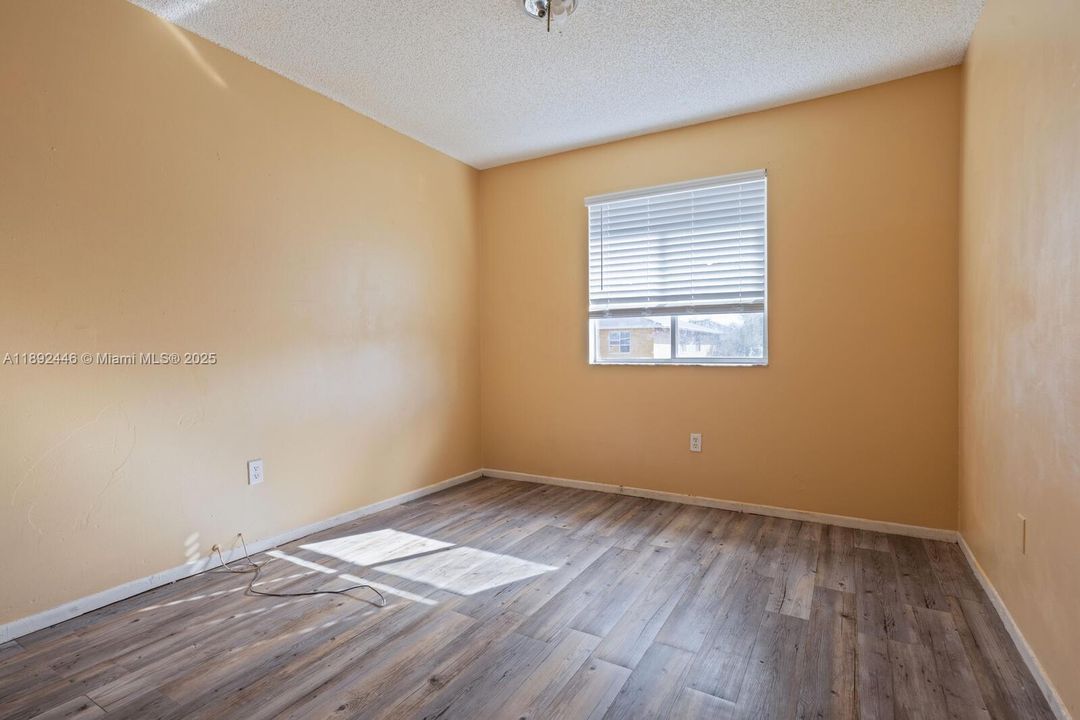 For Sale: $260,000 (3 beds, 1 baths, 1167 Square Feet)
