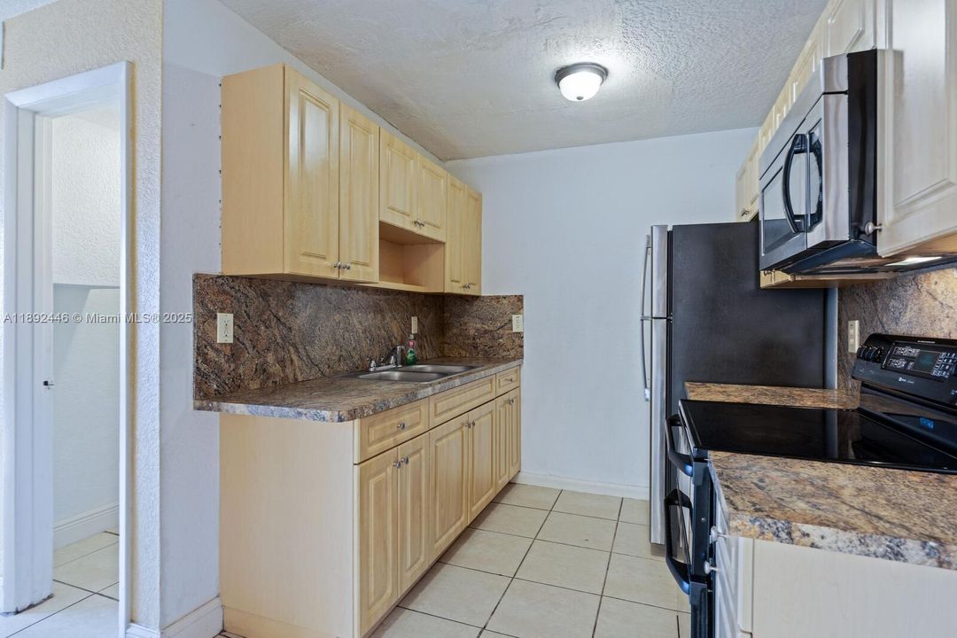 For Sale: $260,000 (3 beds, 1 baths, 1167 Square Feet)