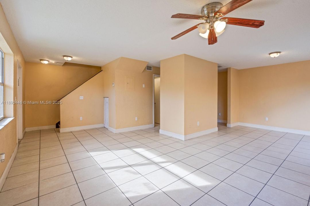 For Sale: $260,000 (3 beds, 1 baths, 1167 Square Feet)