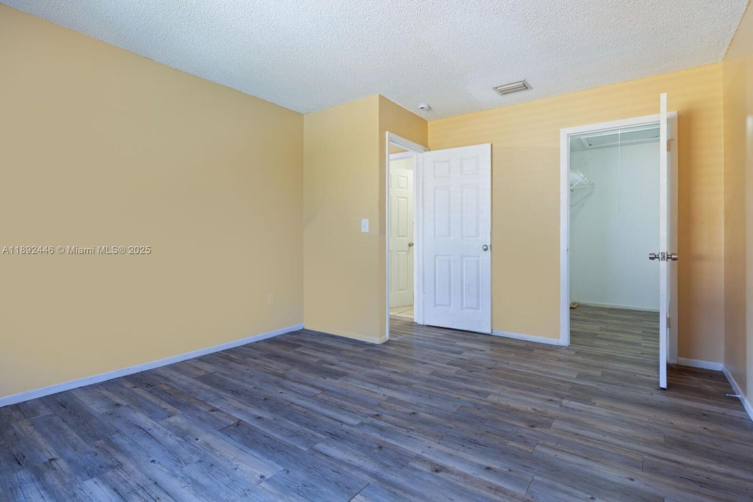 For Sale: $260,000 (3 beds, 1 baths, 1167 Square Feet)