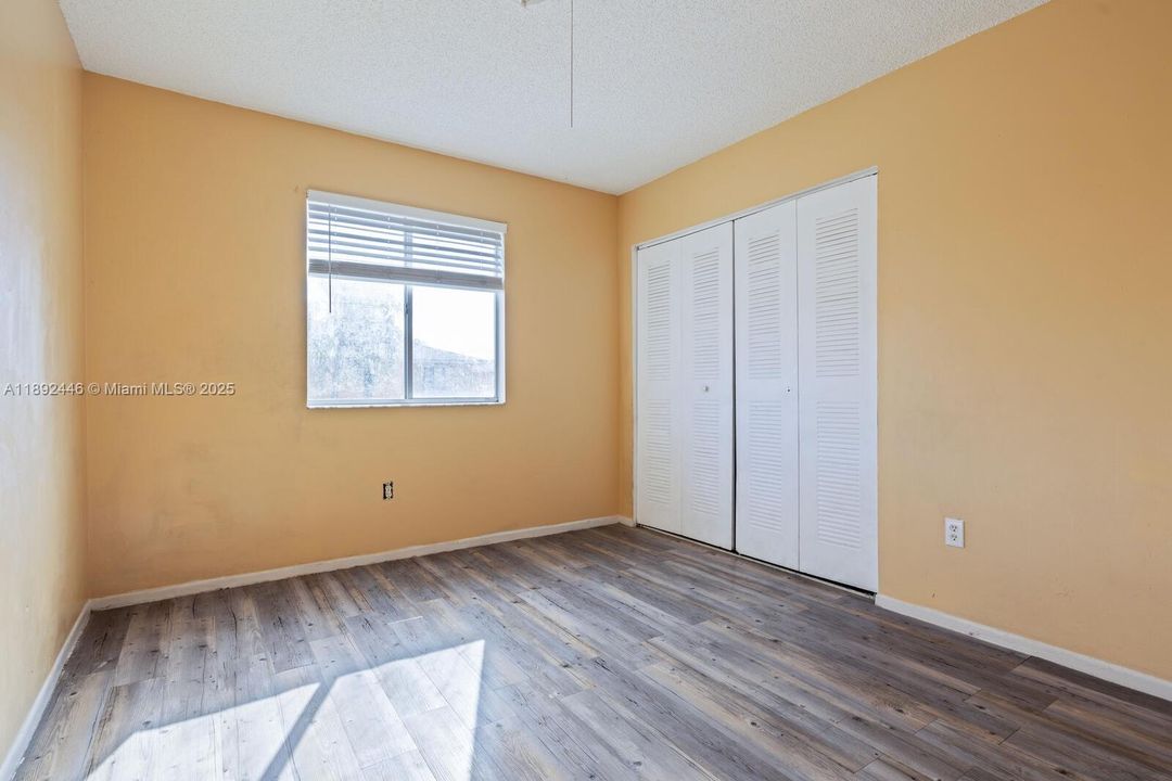 For Sale: $260,000 (3 beds, 1 baths, 1167 Square Feet)