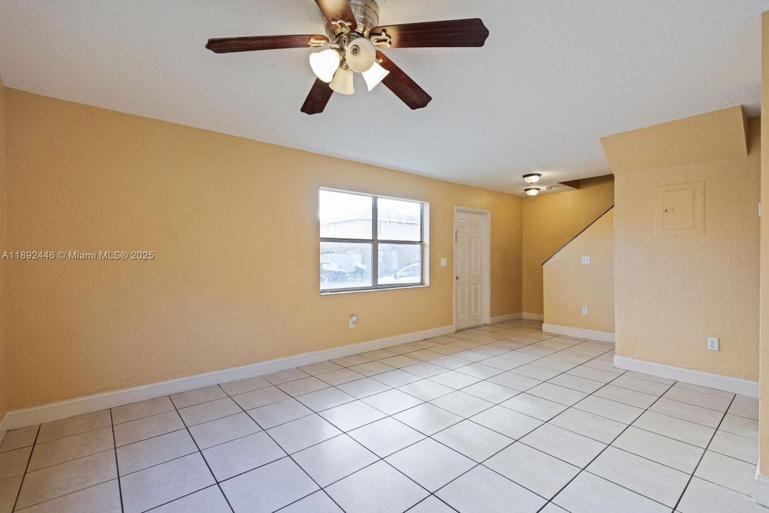 For Sale: $260,000 (3 beds, 1 baths, 1167 Square Feet)