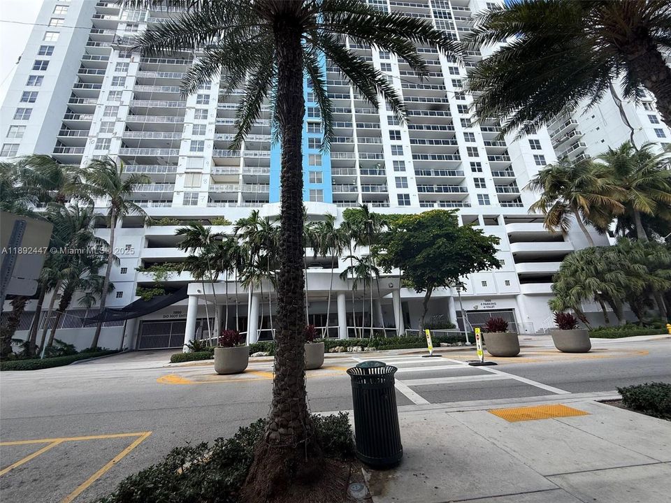 For Sale: $3,450,100 (3 beds, 2 baths, 2660 Square Feet)