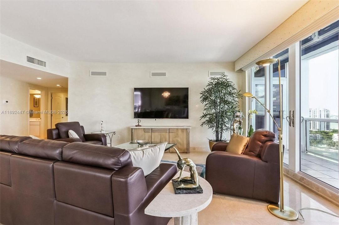 For Sale: $3,450,100 (3 beds, 2 baths, 2660 Square Feet)