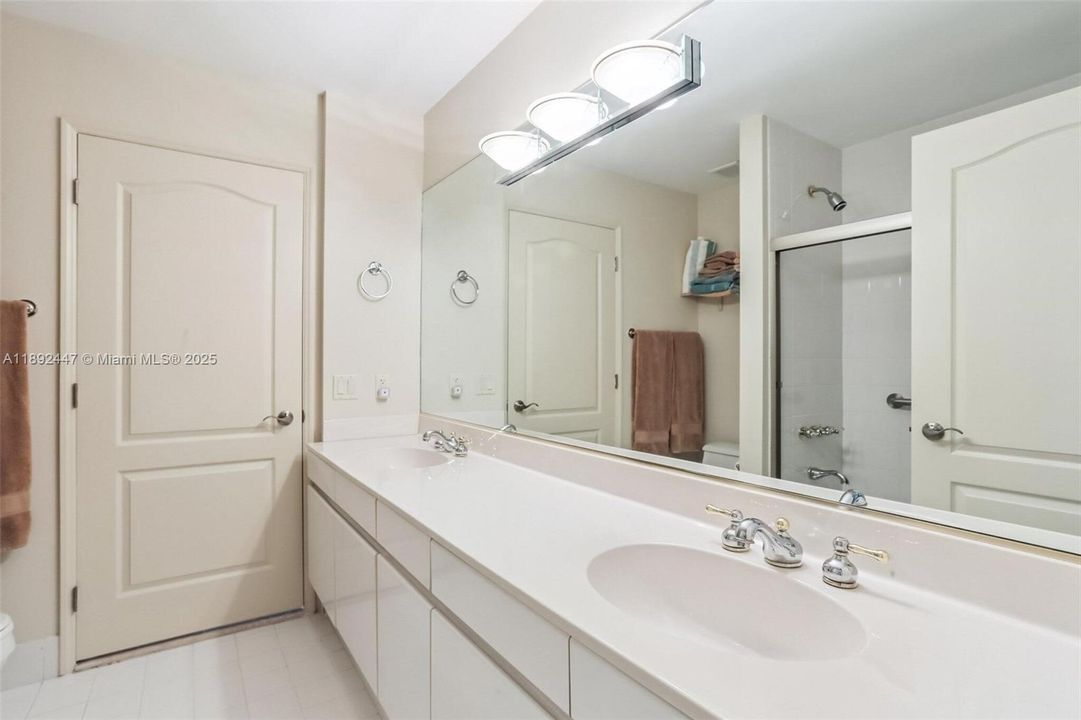 For Sale: $3,450,100 (3 beds, 2 baths, 2660 Square Feet)