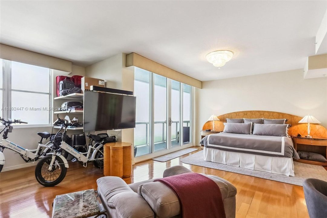 For Sale: $3,450,100 (3 beds, 2 baths, 2660 Square Feet)