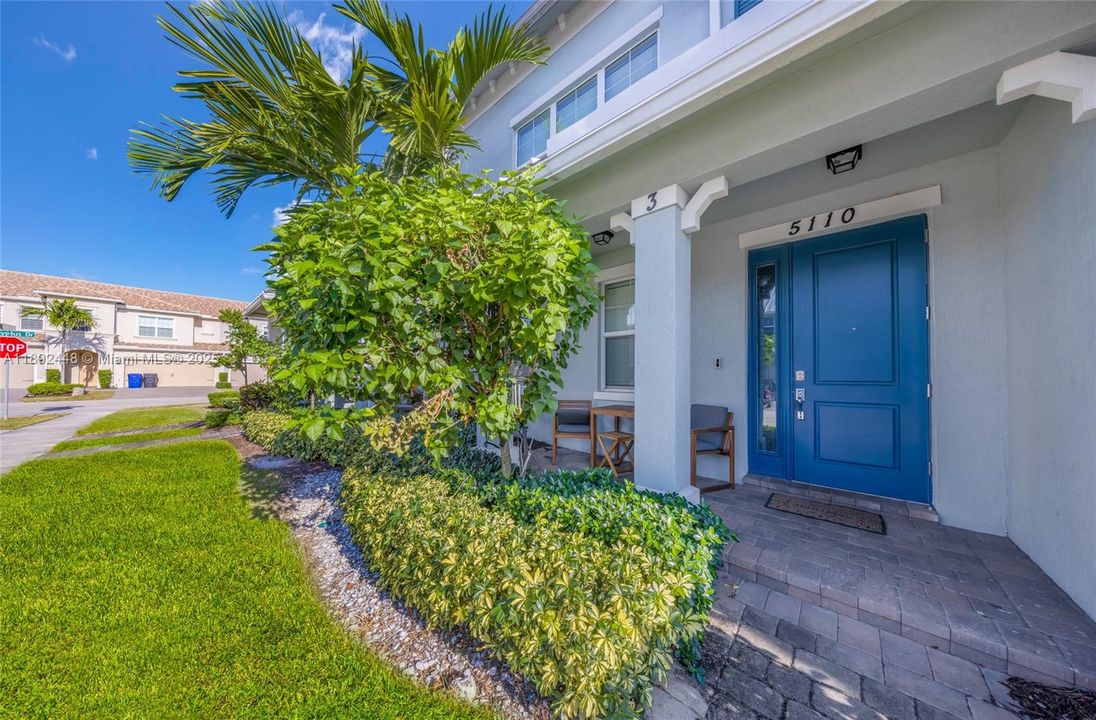 For Sale: $585,000 (3 beds, 2 baths, 1421 Square Feet)