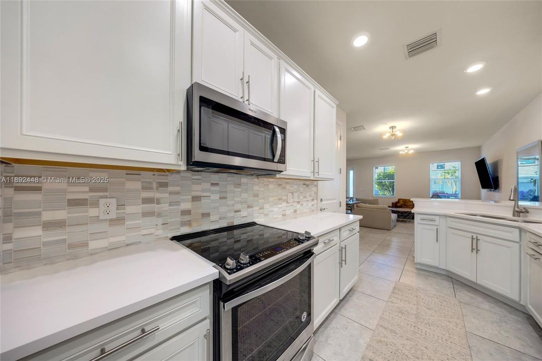 For Sale: $585,000 (3 beds, 2 baths, 1421 Square Feet)