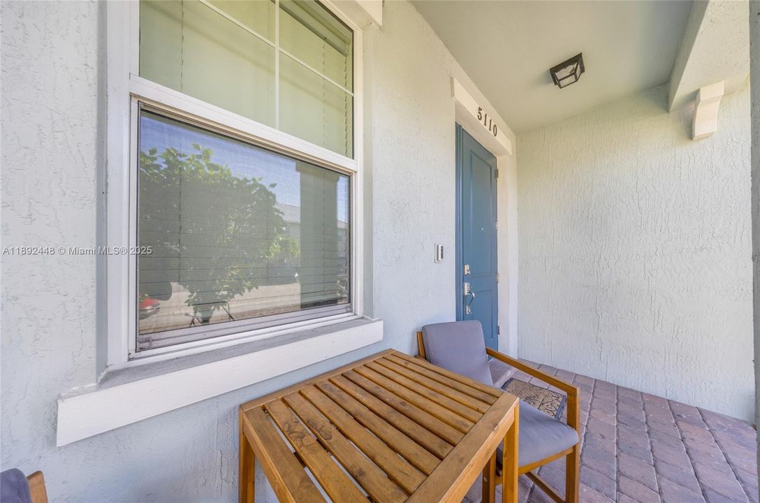 For Sale: $585,000 (3 beds, 2 baths, 1421 Square Feet)