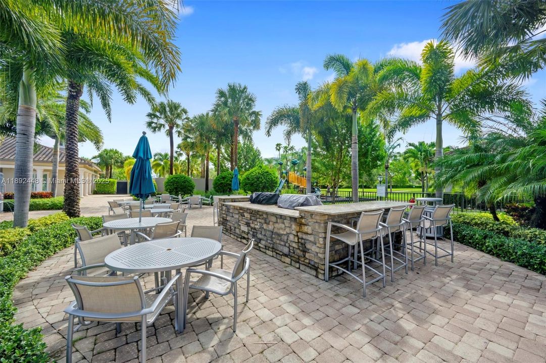 For Sale: $585,000 (3 beds, 2 baths, 1421 Square Feet)