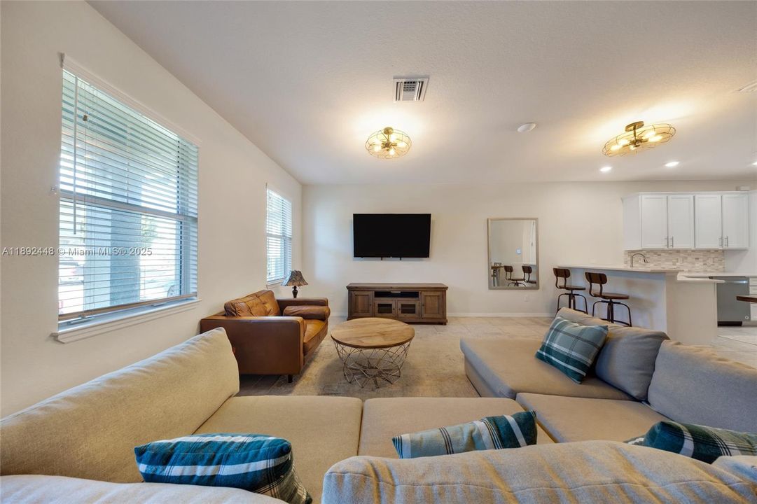 For Sale: $585,000 (3 beds, 2 baths, 1421 Square Feet)