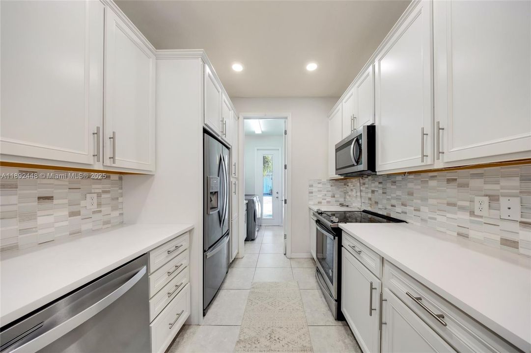 For Sale: $585,000 (3 beds, 2 baths, 1421 Square Feet)