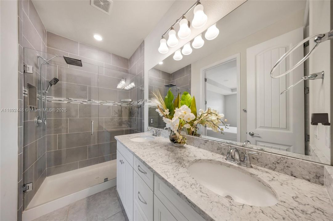 For Sale: $585,000 (3 beds, 2 baths, 1421 Square Feet)