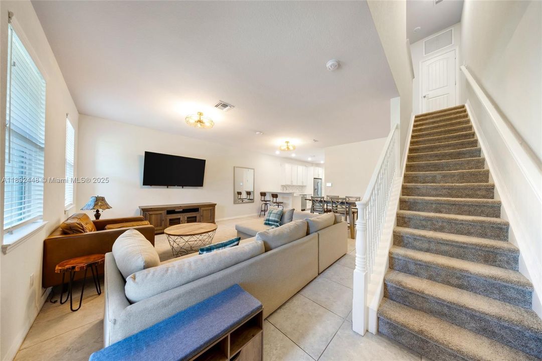 For Sale: $585,000 (3 beds, 2 baths, 1421 Square Feet)