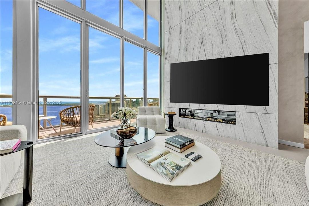 待售: $4,300,000 (3 贝兹, 3 浴室, 2703 平方英尺)