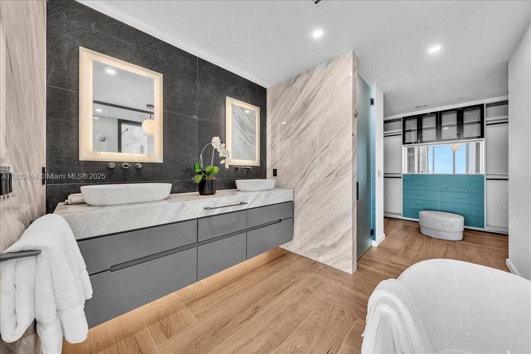 待售: $4,300,000 (3 贝兹, 3 浴室, 2703 平方英尺)