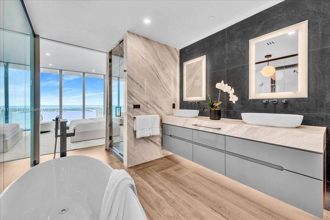 待售: $4,300,000 (3 贝兹, 3 浴室, 2703 平方英尺)