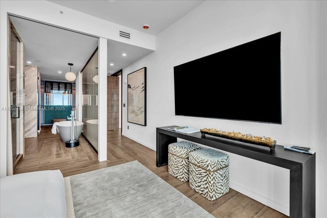 待售: $4,300,000 (3 贝兹, 3 浴室, 2703 平方英尺)