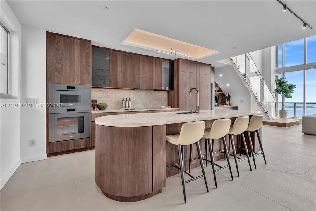 待售: $4,300,000 (3 贝兹, 3 浴室, 2703 平方英尺)