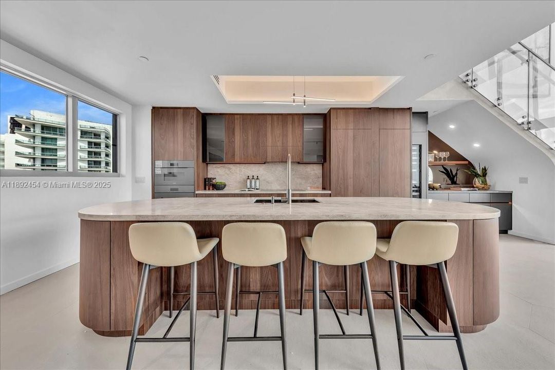 待售: $4,300,000 (3 贝兹, 3 浴室, 2703 平方英尺)