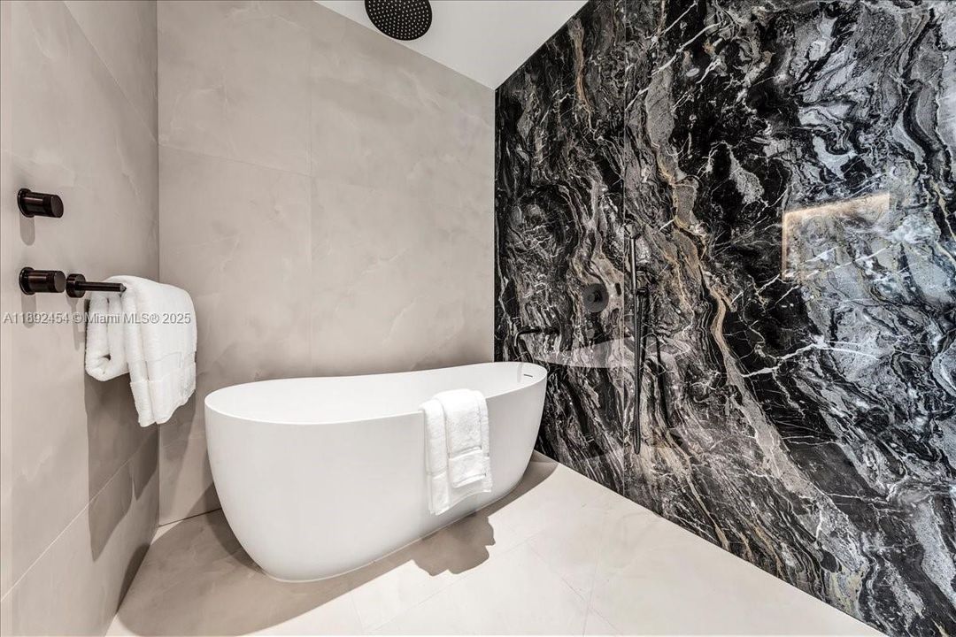 待售: $4,300,000 (3 贝兹, 3 浴室, 2703 平方英尺)