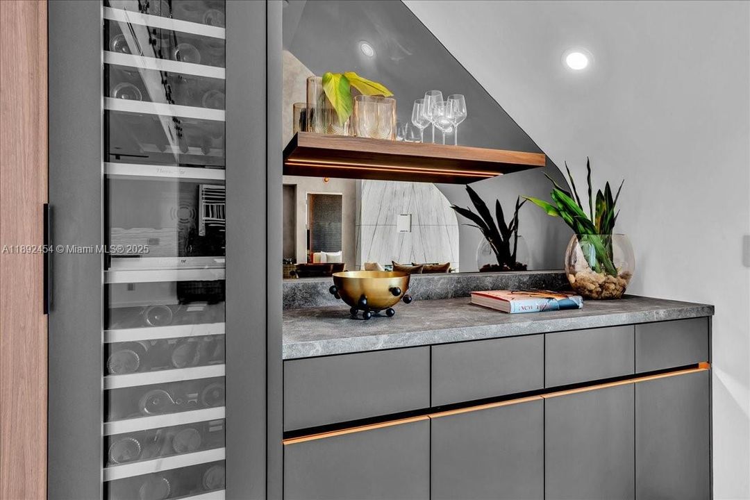 待售: $4,300,000 (3 贝兹, 3 浴室, 2703 平方英尺)