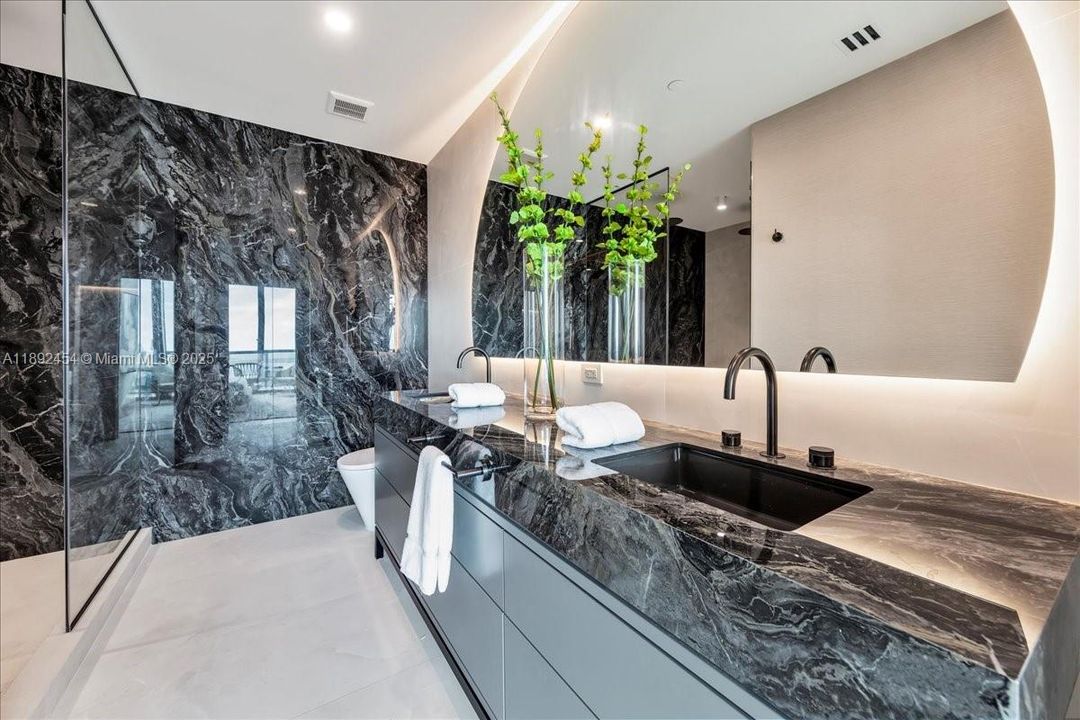 待售: $4,300,000 (3 贝兹, 3 浴室, 2703 平方英尺)