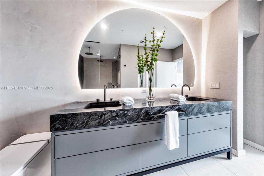 待售: $4,300,000 (3 贝兹, 3 浴室, 2703 平方英尺)