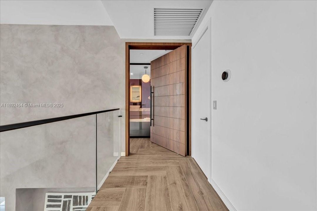 待售: $4,300,000 (3 贝兹, 3 浴室, 2703 平方英尺)