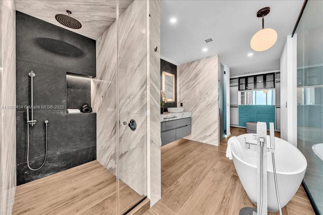 待售: $4,300,000 (3 贝兹, 3 浴室, 2703 平方英尺)