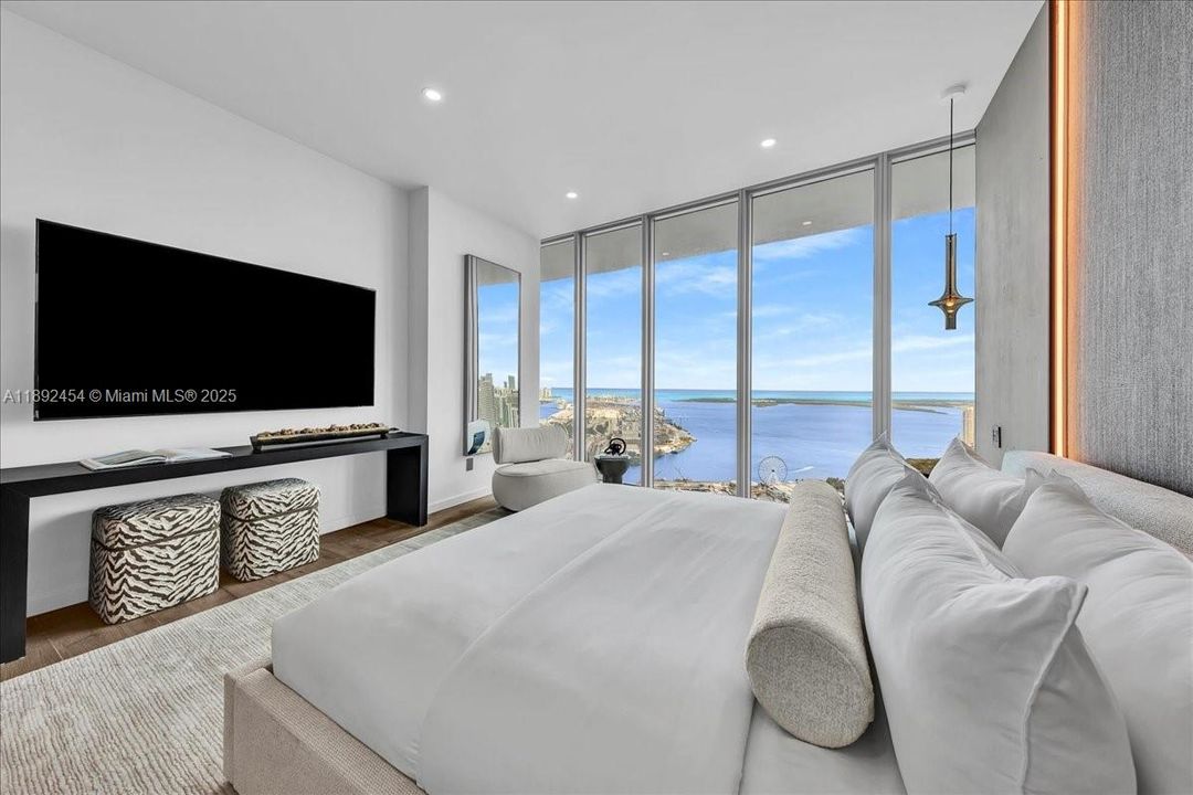 待售: $4,300,000 (3 贝兹, 3 浴室, 2703 平方英尺)