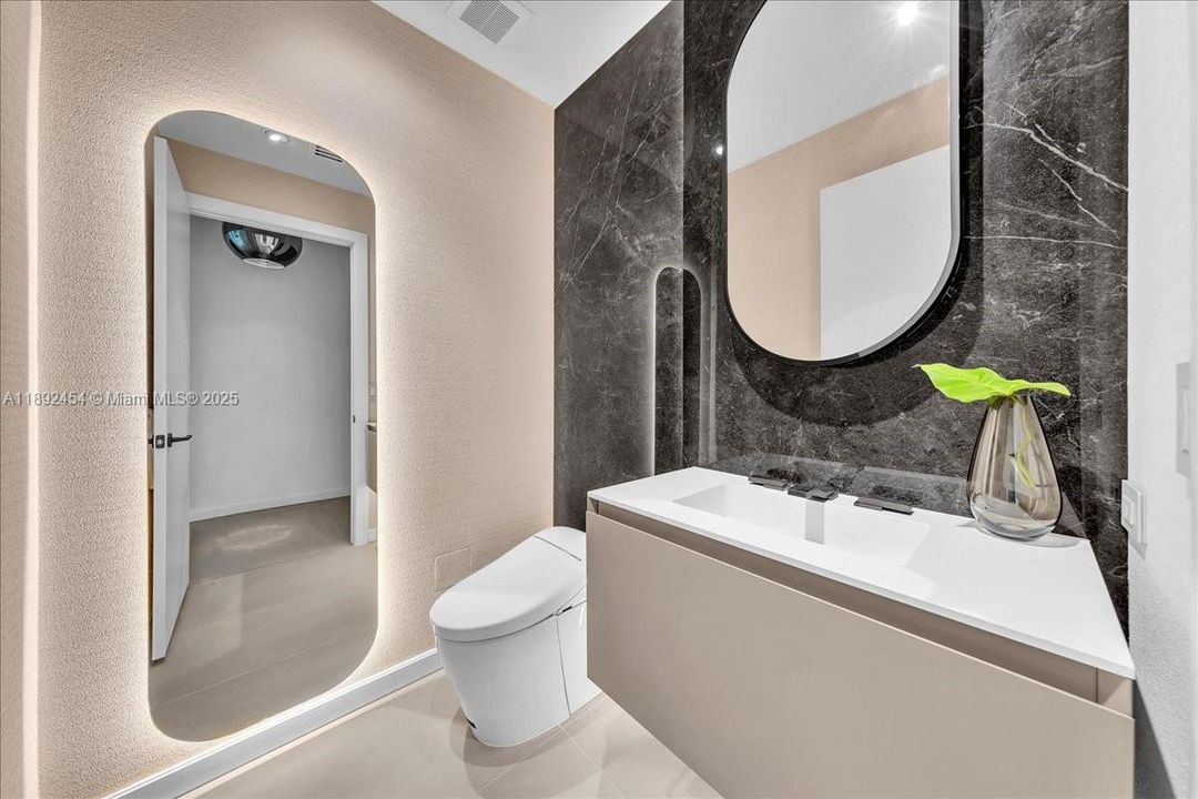 待售: $4,300,000 (3 贝兹, 3 浴室, 2703 平方英尺)