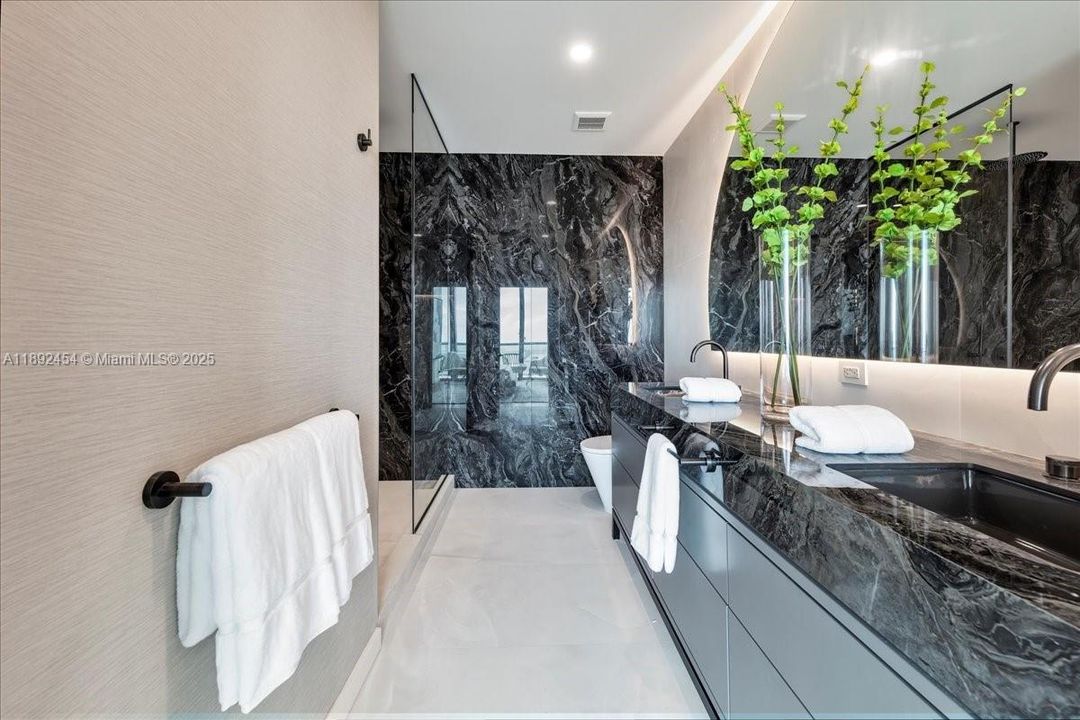 待售: $4,300,000 (3 贝兹, 3 浴室, 2703 平方英尺)