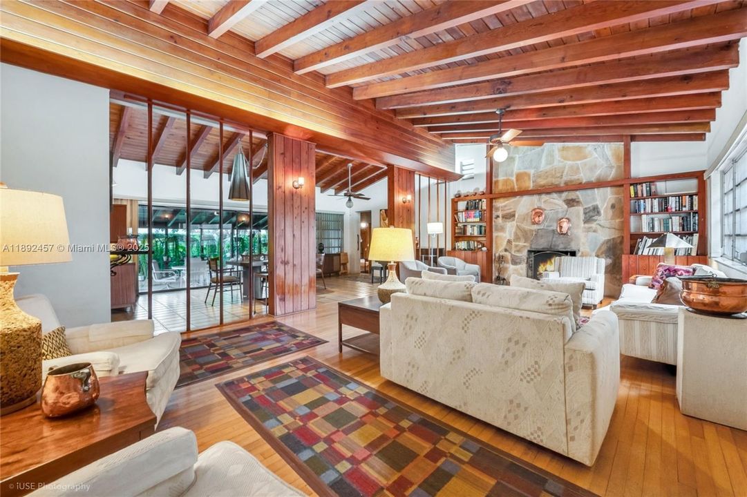 Recently Sold: $1,749,000 (5 beds, 3 baths, 2599 Square Feet)