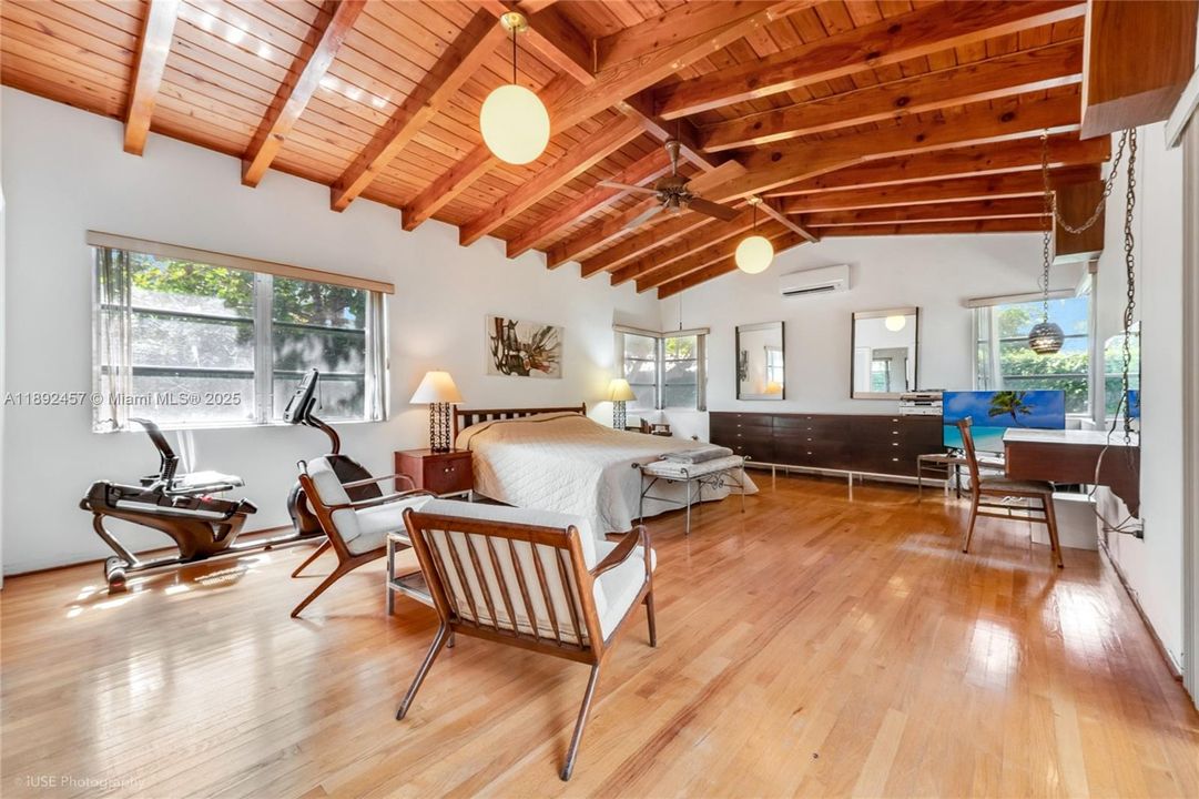 Recently Sold: $1,749,000 (5 beds, 3 baths, 2599 Square Feet)