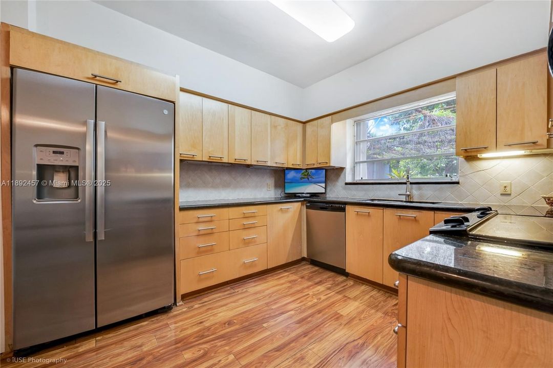 Recently Sold: $1,749,000 (5 beds, 3 baths, 2599 Square Feet)