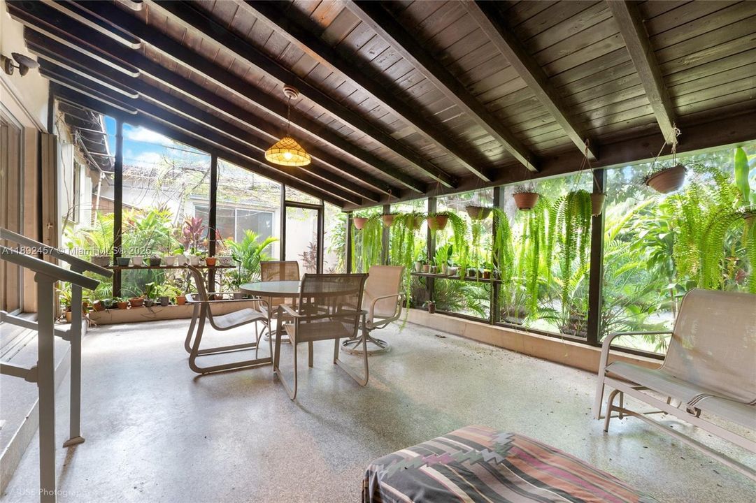 Recently Sold: $1,749,000 (5 beds, 3 baths, 2599 Square Feet)