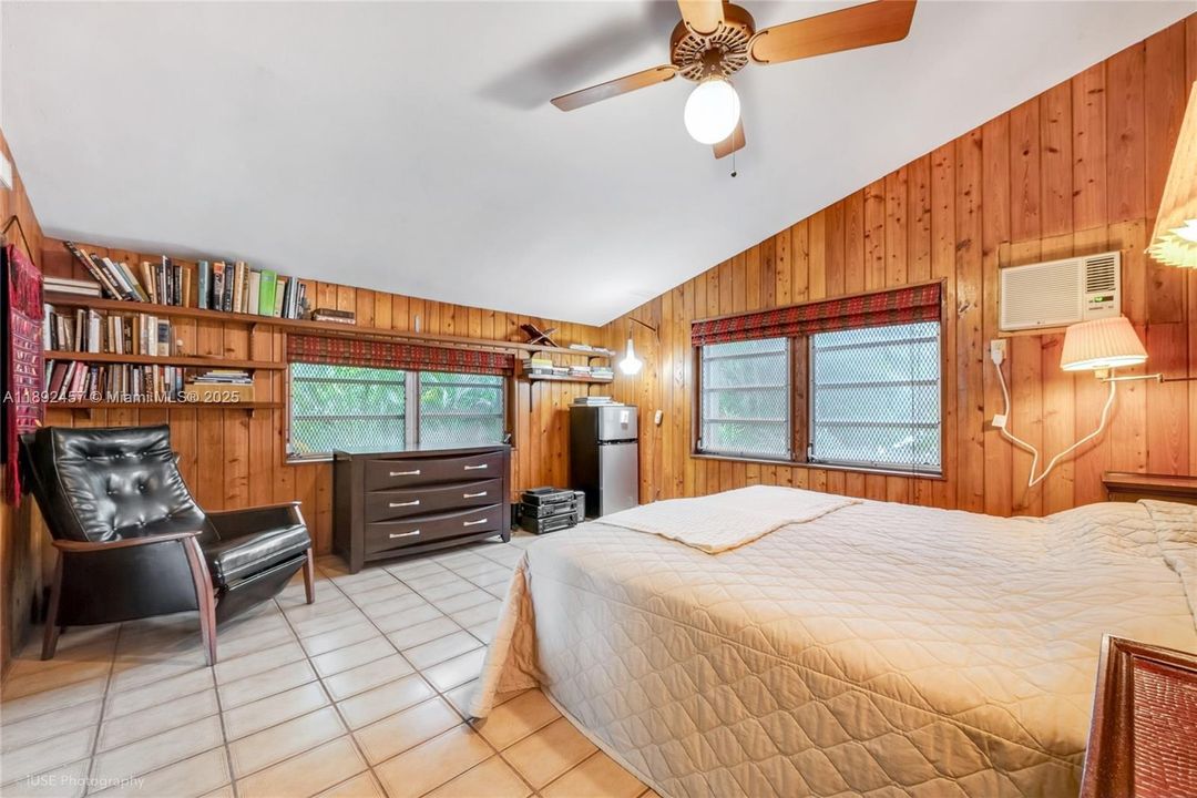 Recently Sold: $1,749,000 (5 beds, 3 baths, 2599 Square Feet)