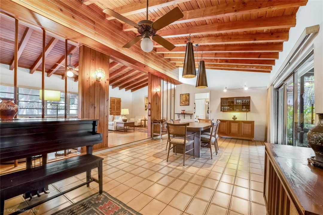 Recently Sold: $1,749,000 (5 beds, 3 baths, 2599 Square Feet)