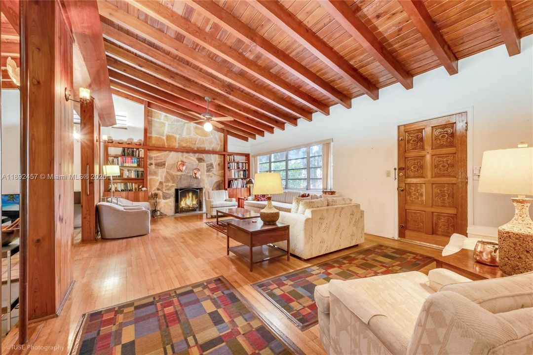 Recently Sold: $1,749,000 (5 beds, 3 baths, 2599 Square Feet)