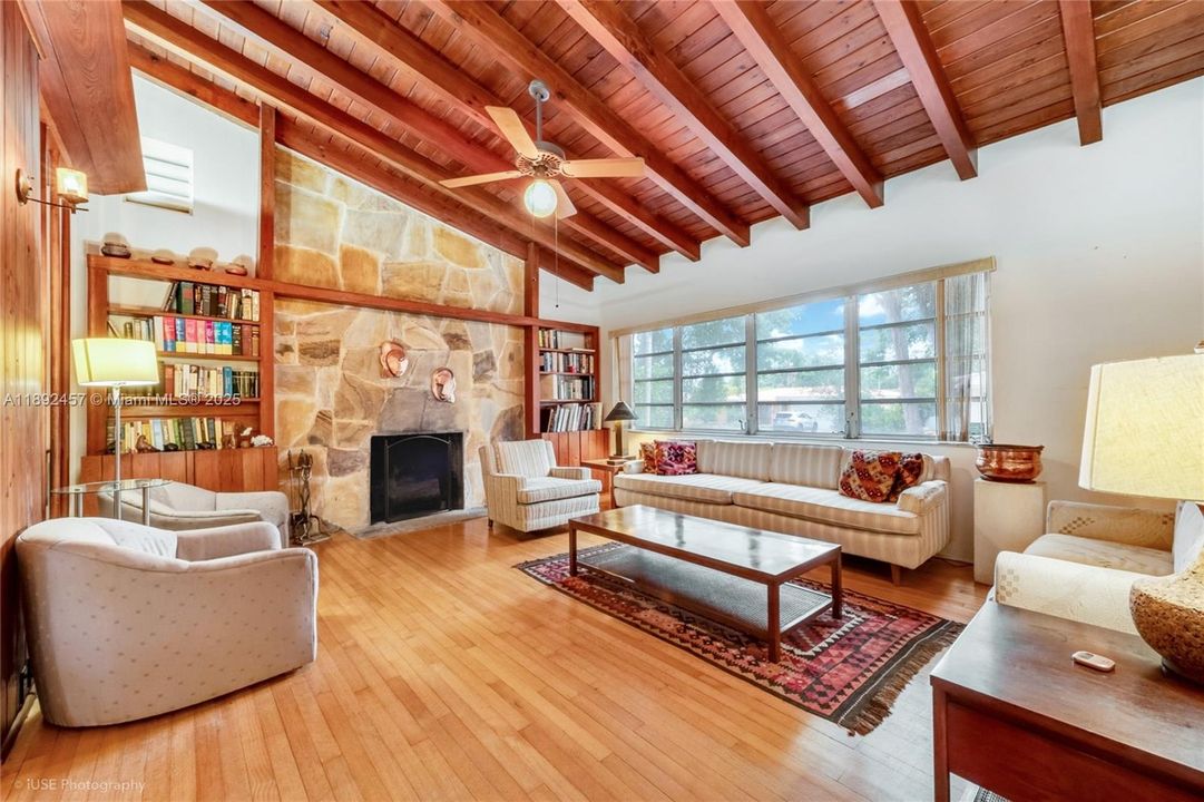 Recently Sold: $1,749,000 (5 beds, 3 baths, 2599 Square Feet)