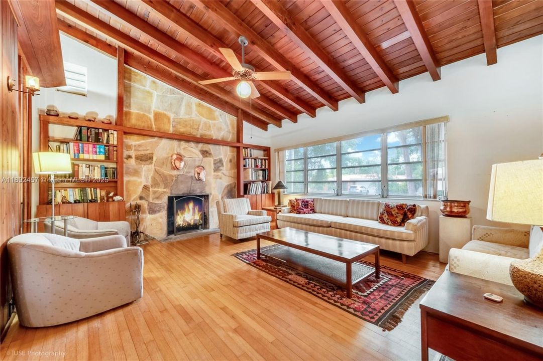 Recently Sold: $1,749,000 (5 beds, 3 baths, 2599 Square Feet)